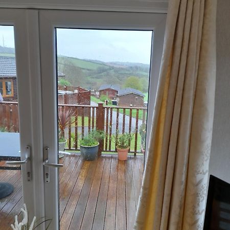 Luxury Timber Pet Friendly Lodge With Private Hot Tub 2 To 6 Guests, Outstanding Views Nr Paignton Bagian luar foto